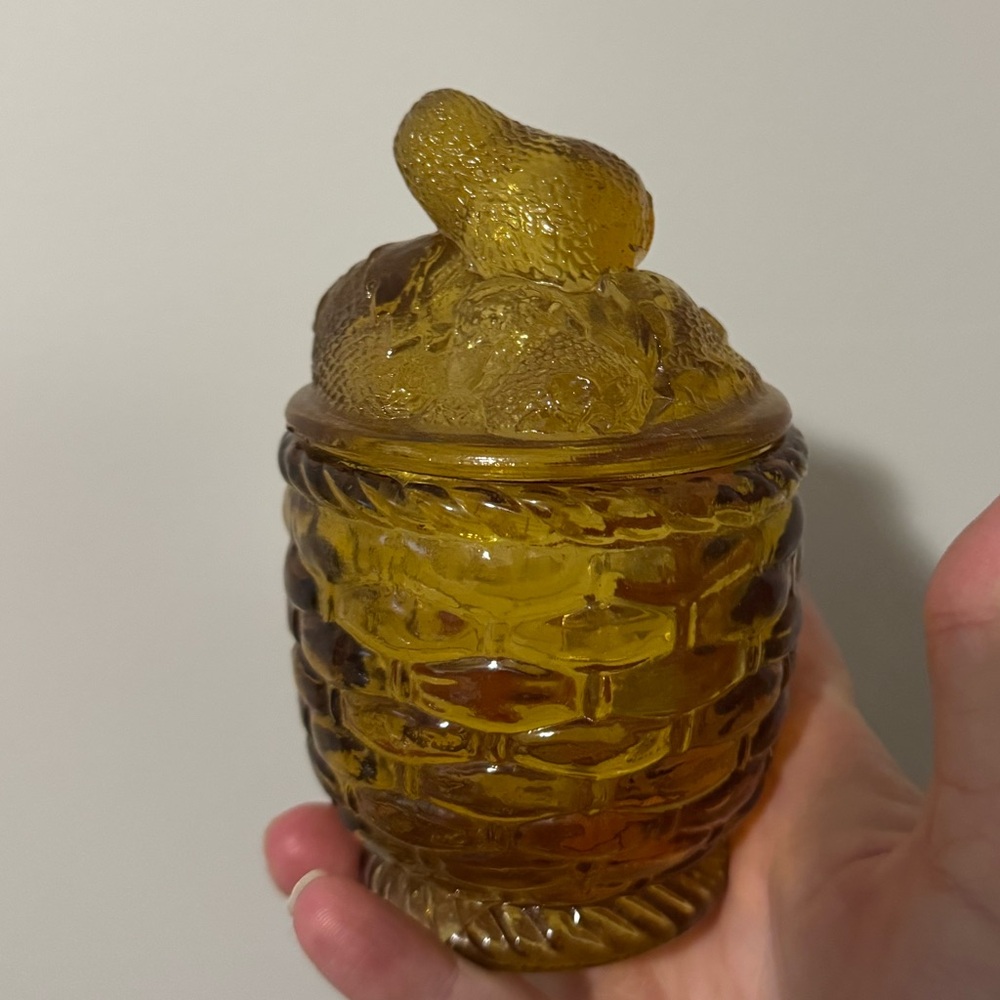 Amber glass jam jar - strawberry lid